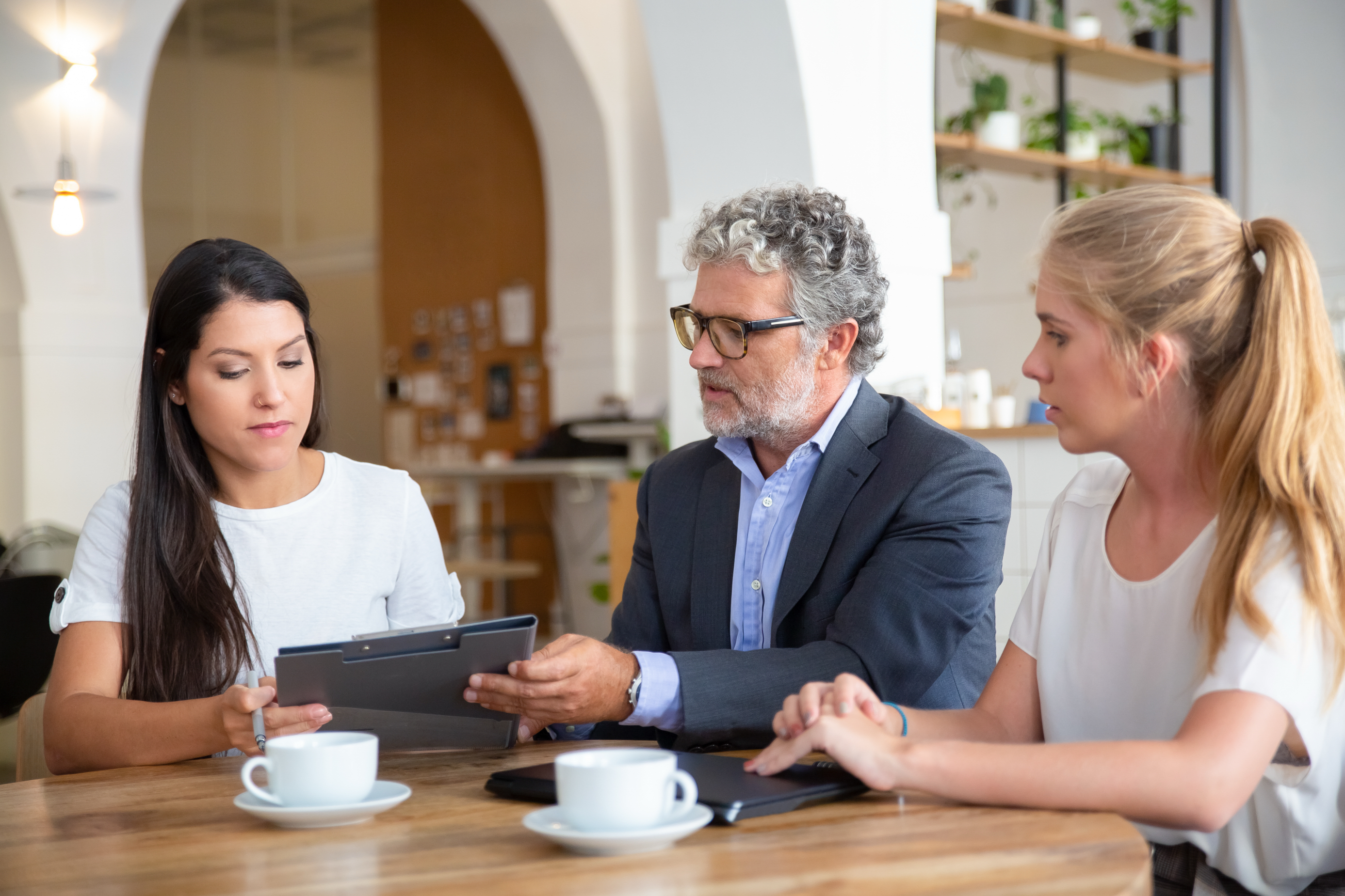 How to Verify a Costa Rican Lawyer or Notary Before You Hire One image
